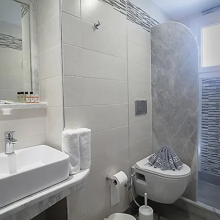Amaryllis Hotel Perissa (Santorini)